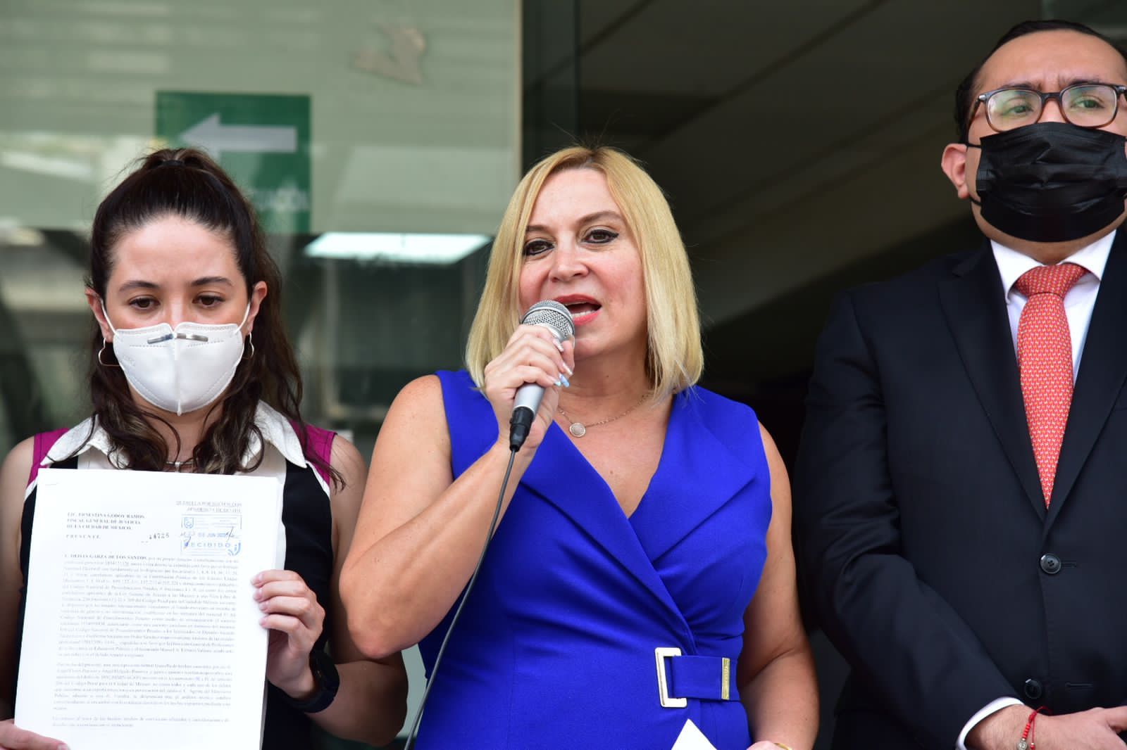 Denuncian a funcionarios de Clara Brugada por violencia política de género