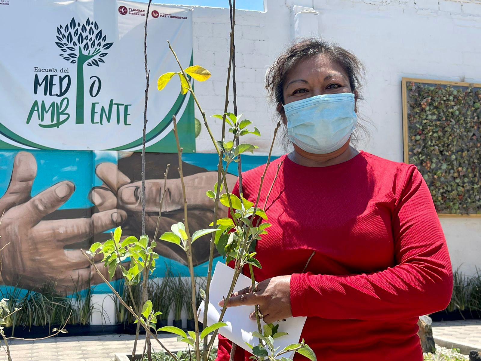 Alcaldía Tláhuac promueve el cuidado del medio ambiente adoptando un árbol