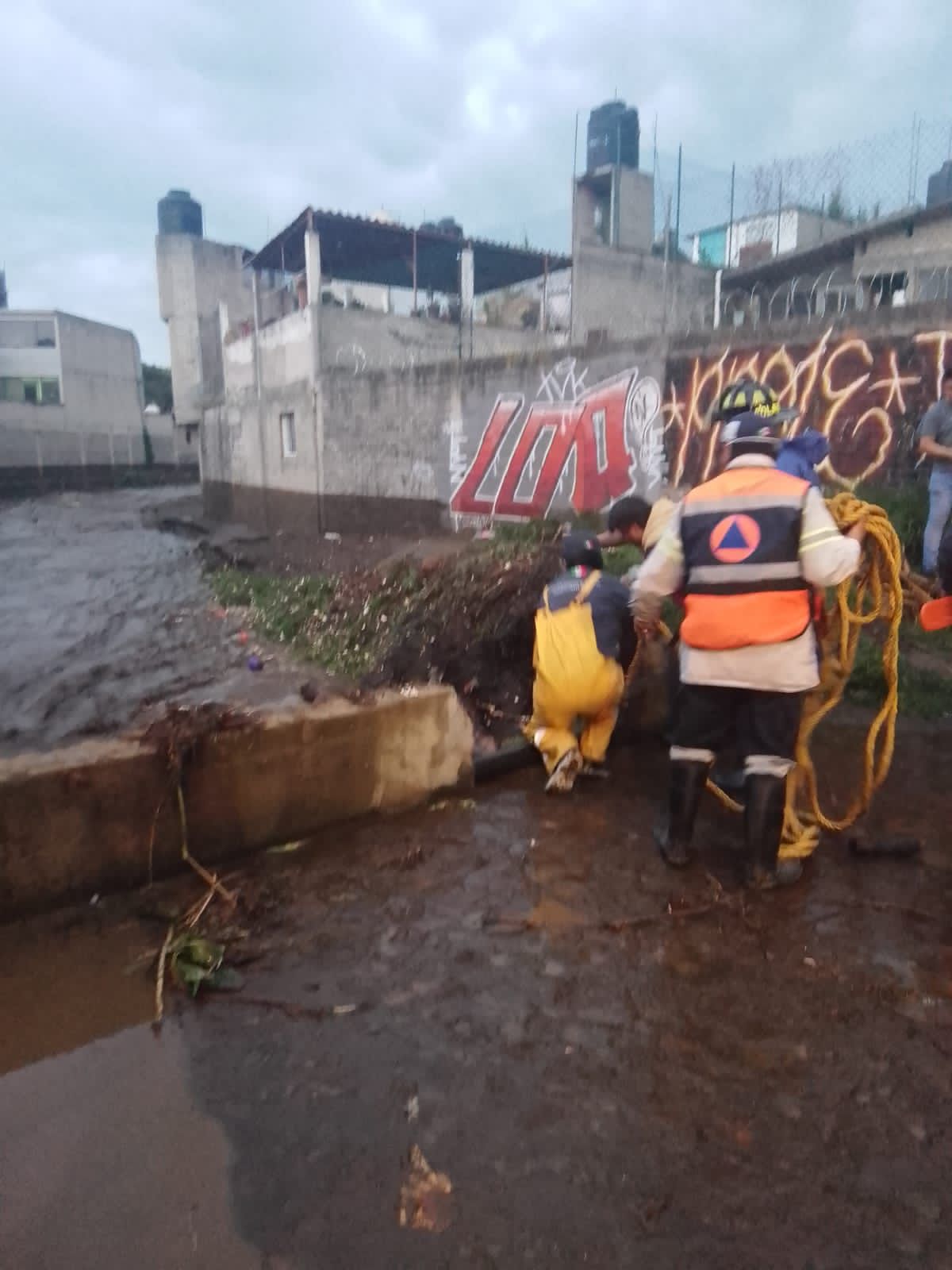 Atienden desbordamiento de ríos en Xochimilco