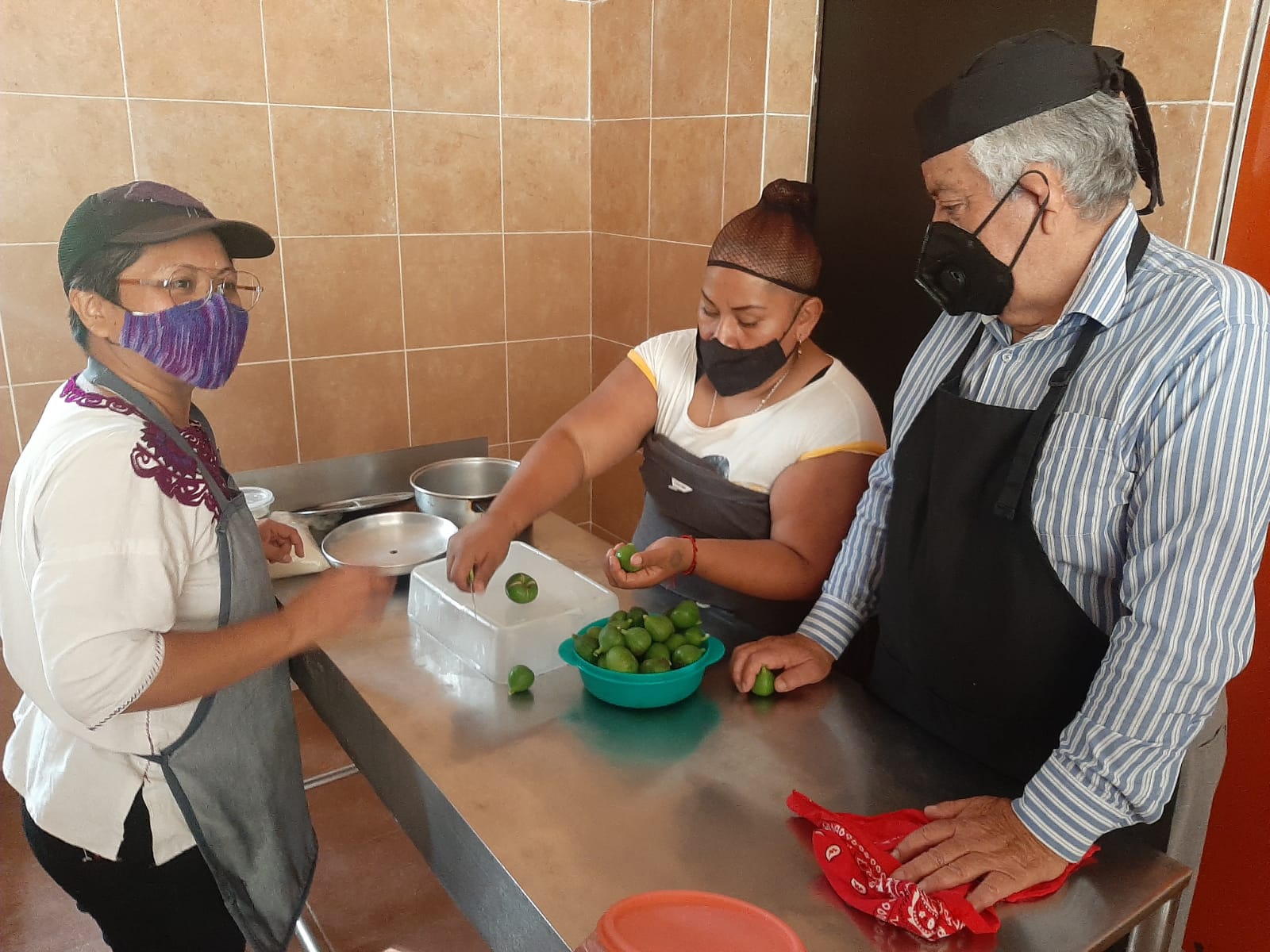 Alcaldía Xochimilco y universidades capacitan a pobladores