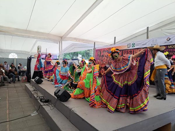 ¿Te gusta bailar? Aprende danza folclórica gratis en Xochimilco