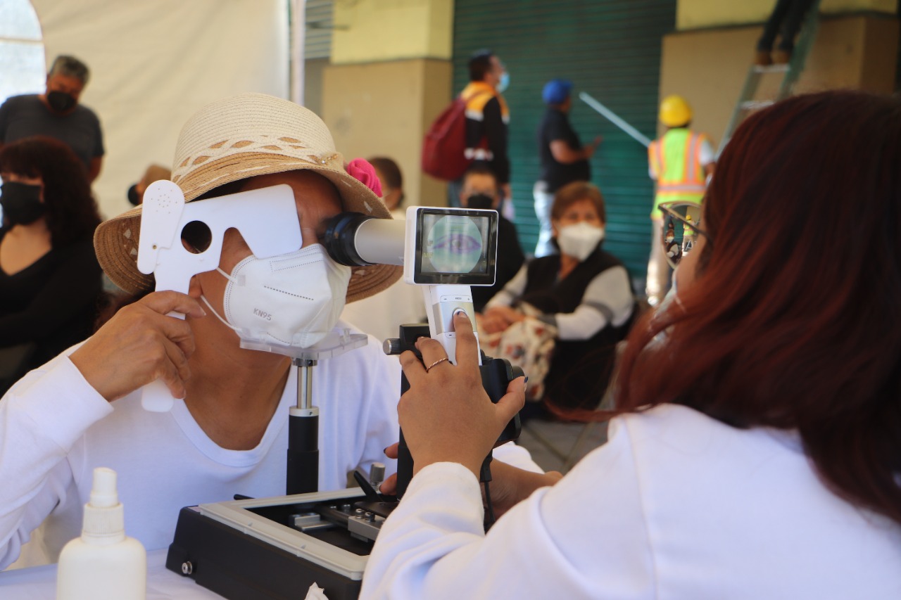 Brindan servicios de salud a locatarios de mercados públicos en Xochimilco