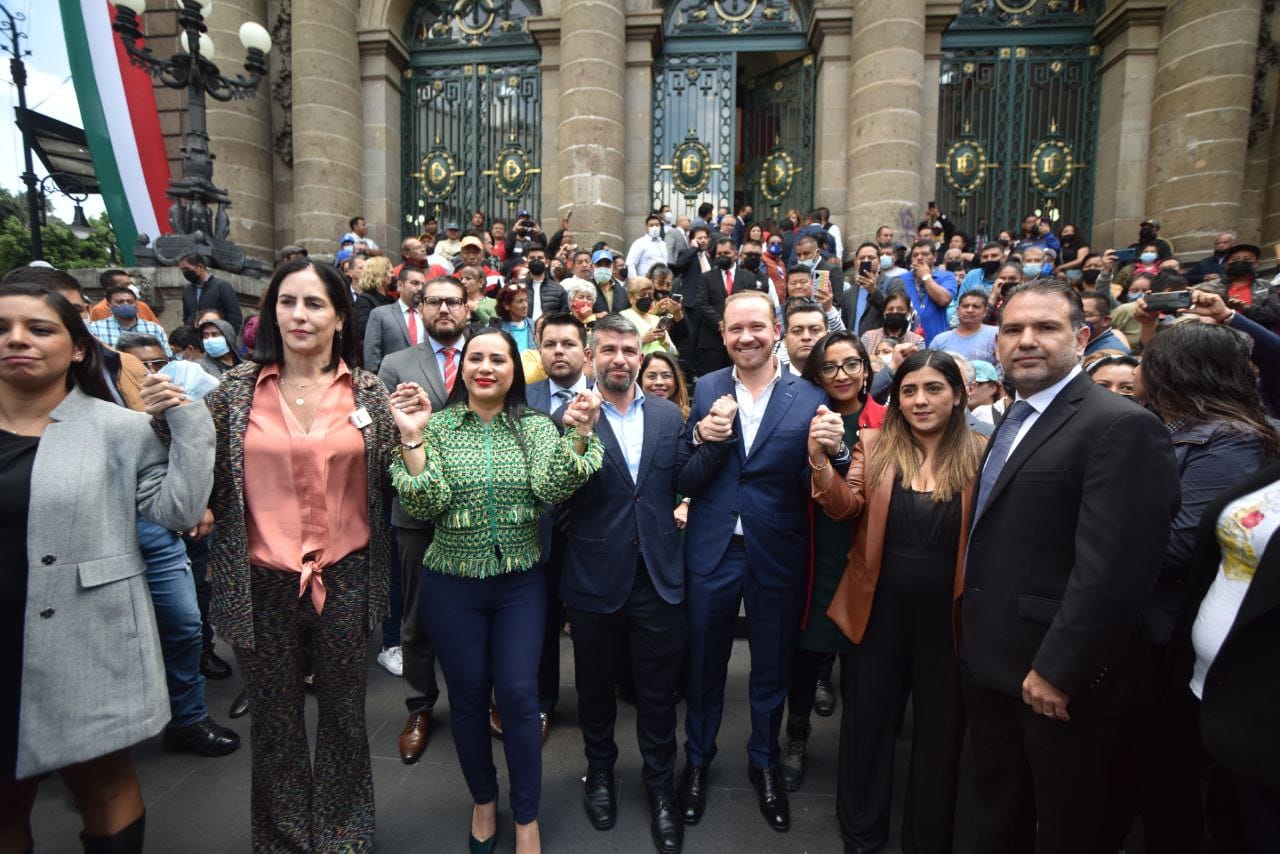 Algunos alcaldes de oposición hacen show en Donceles y Allende