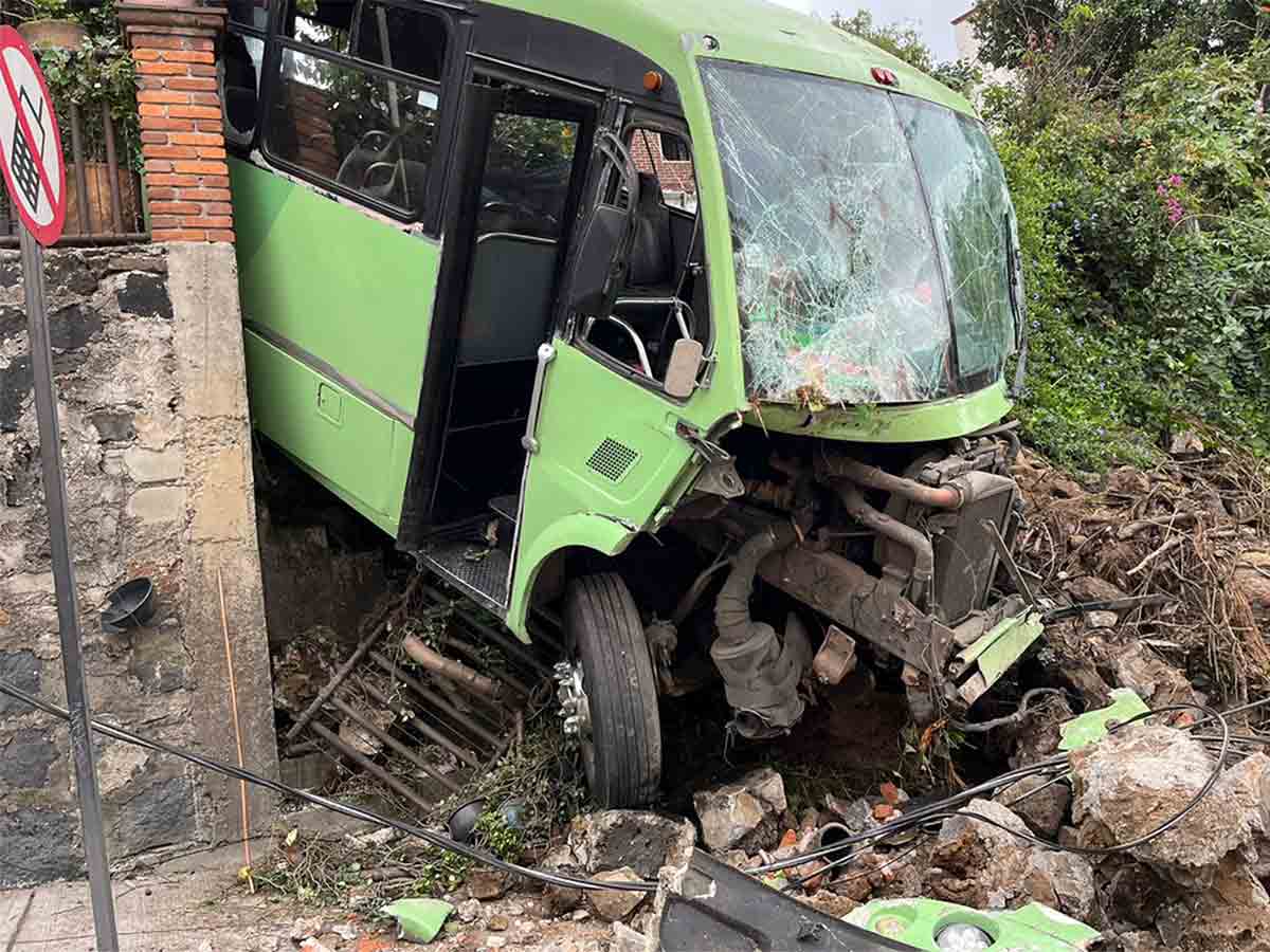 Camión de transporte público choca y hay 31 heridos en Tlalpan