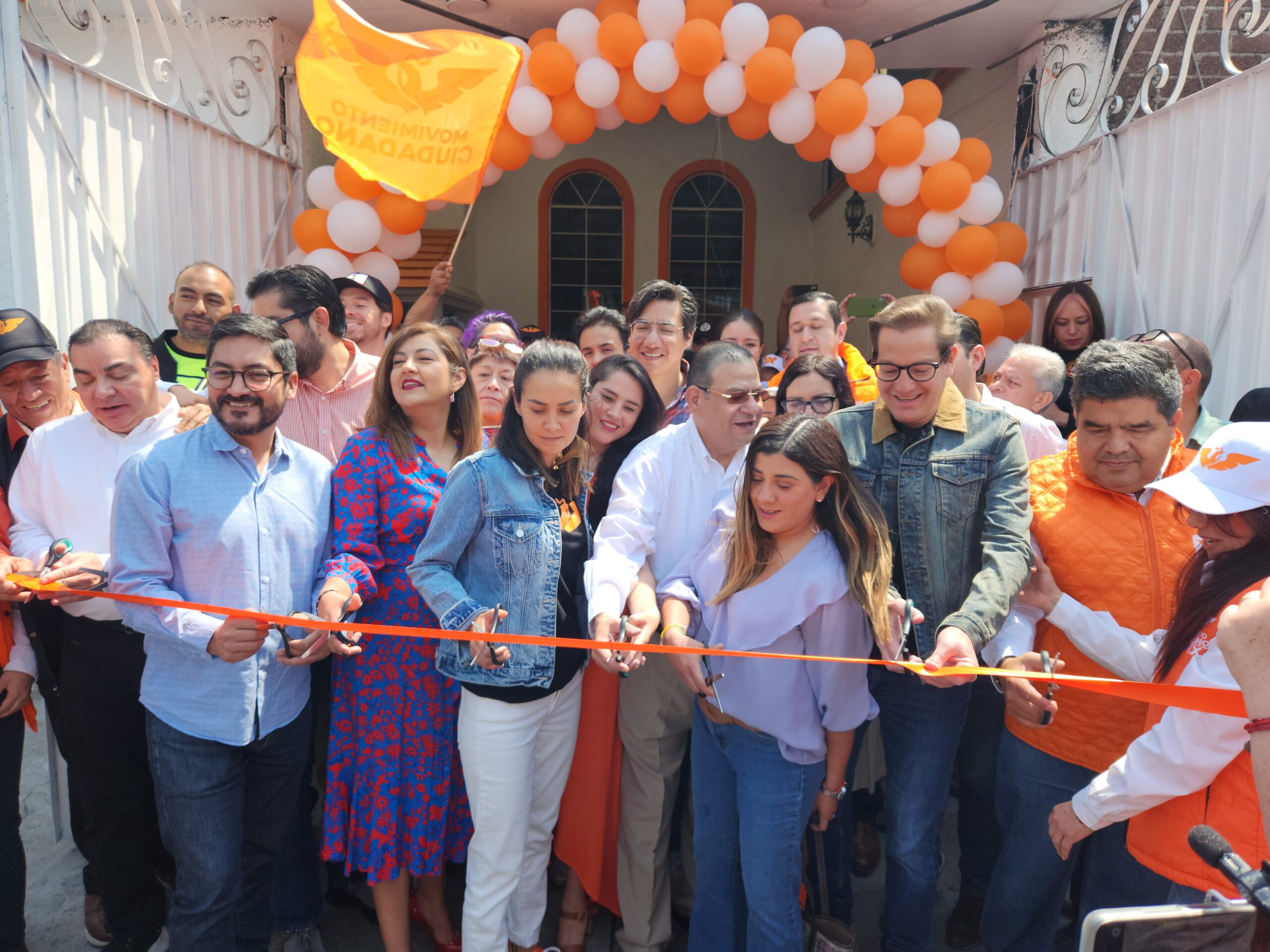 Héctor Hugo Hernández inaugura ‘Casa Naranja’, en Tlalpan