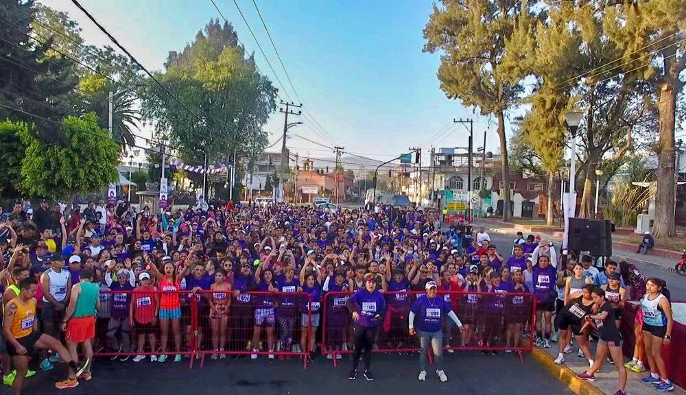 Av. Tláhuac se pinta de violeta con miles de participantes en la ‘Carrera de las Mujeres’