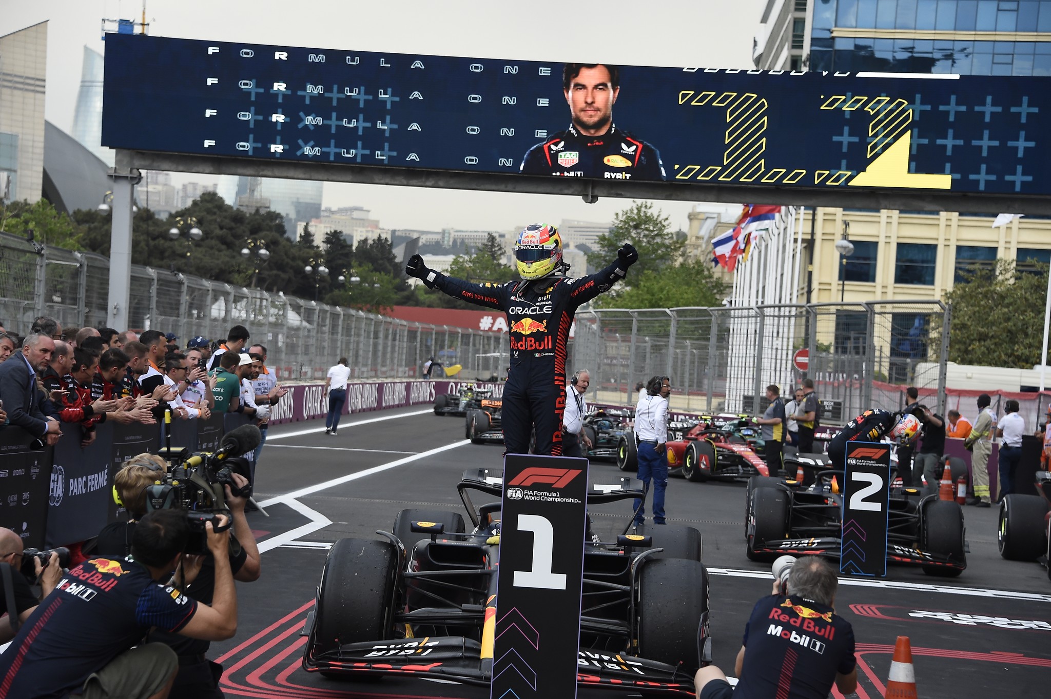 Sergio Pérez se lleva el GP de Azerbaiyán y confirma reinado en circuitos callejeros