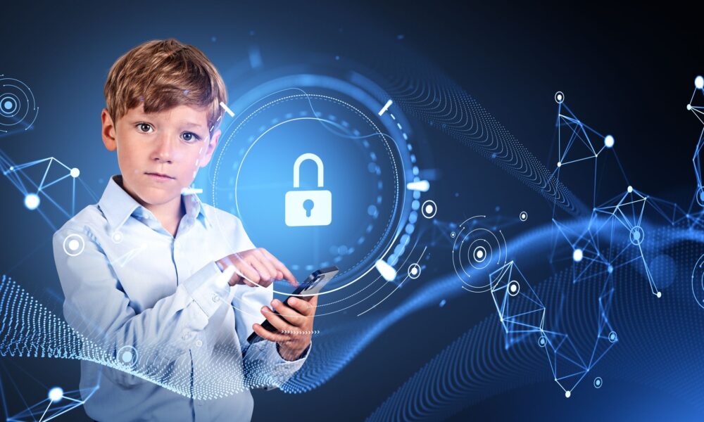 Guardianes Digitales: 8 consejos para salvaguardar a los niños de los riesgos cibernéticos