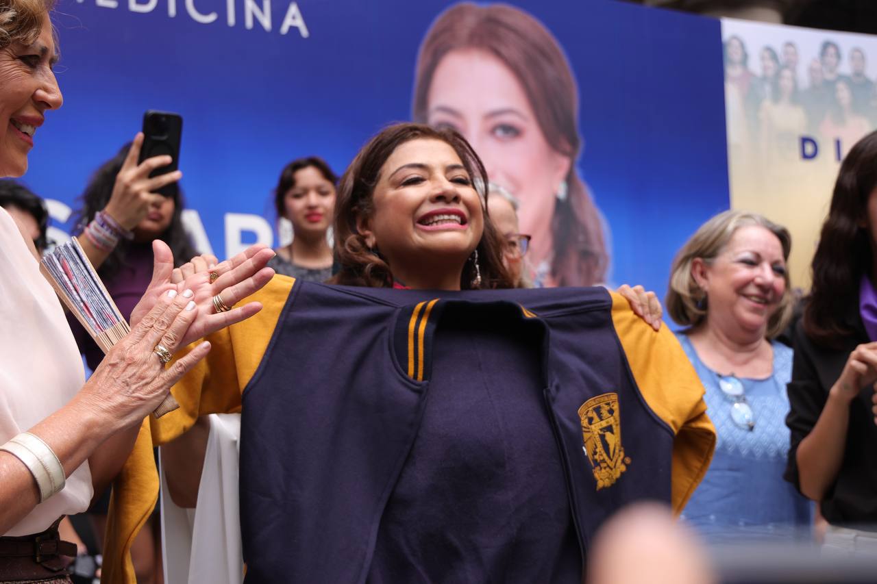 Clara Brugada hace campaña en la UNAM