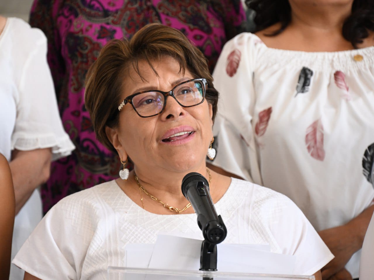Martha Avila a favor de atender necesidades en Unidades Habitacionales