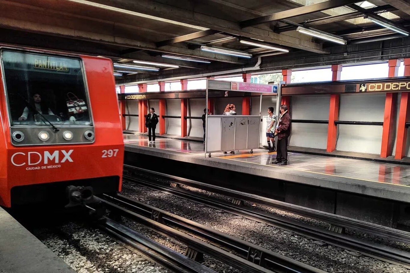 Metro incumple con entrega de rehabilitación en estaciones de Línea 9